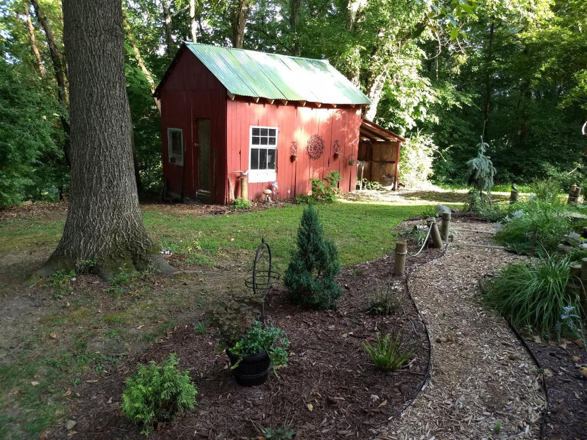 The Bent Branch Lodge - A Gnomes Retreat - Historic Virginia Log Cabin, Coy Pond And Babbling Brook Lynchburg Exterior foto