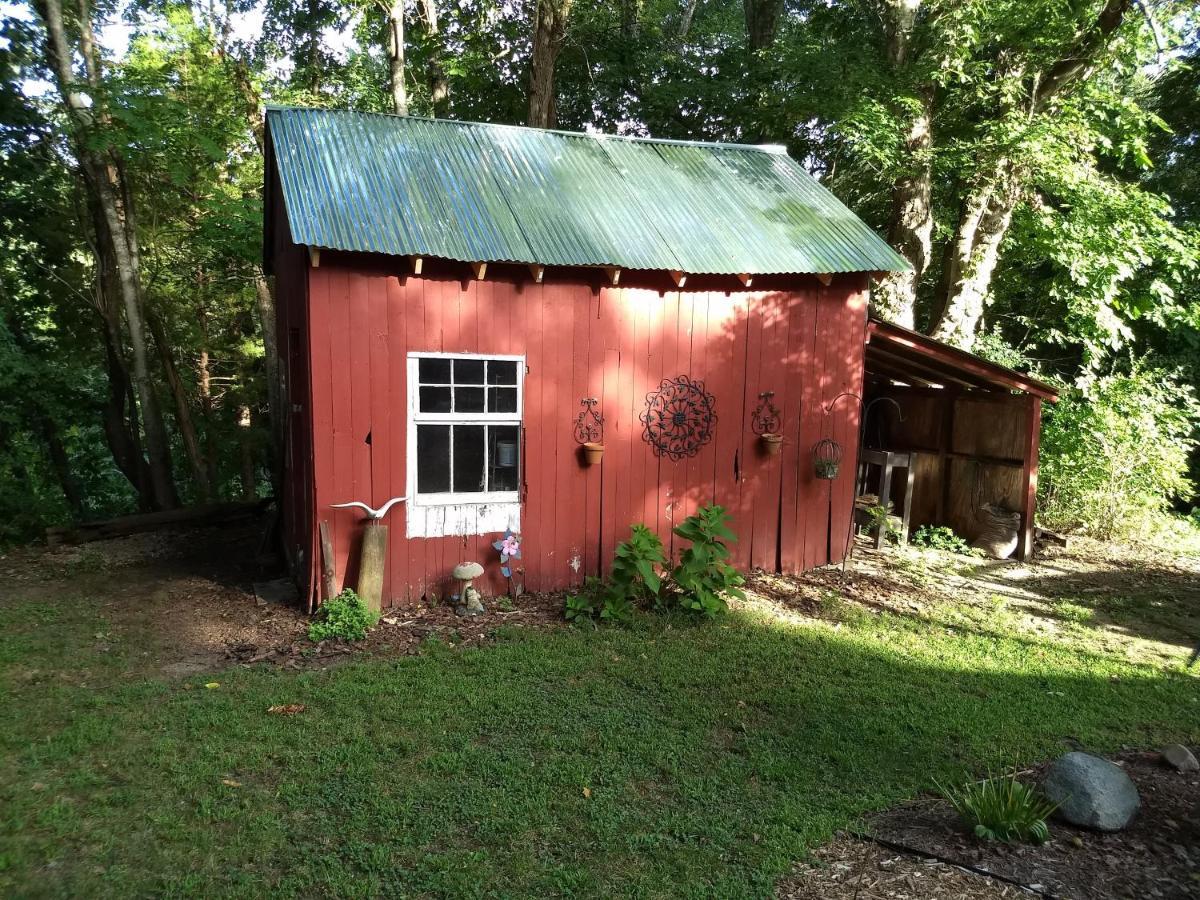 The Bent Branch Lodge - A Gnomes Retreat - Historic Virginia Log Cabin, Coy Pond And Babbling Brook Lynchburg Exterior foto