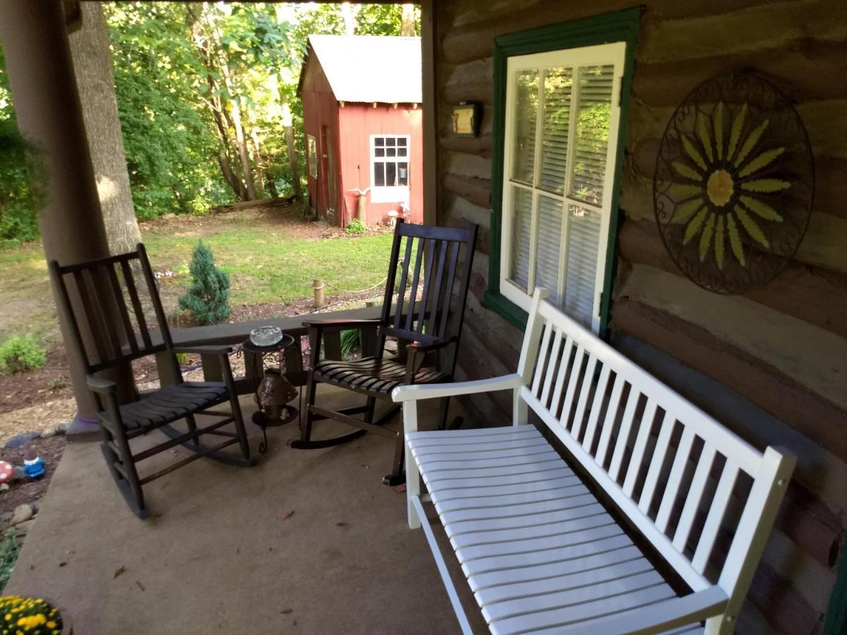 The Bent Branch Lodge - A Gnomes Retreat - Historic Virginia Log Cabin, Coy Pond And Babbling Brook Lynchburg Exterior foto